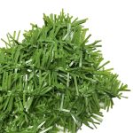 صورة توضح نجيل أسوار صناعي بألوان خضراء كثيفة يمنح مظهرًا طبيعيًا للأسوار