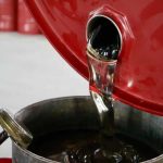 عبوة بولي يوريثان بيندر PU Binder من شركة العمّار – مادة رابطة مرنة عالية الأداء لتجميع الحبيبات المطاطية SBR وEPDM