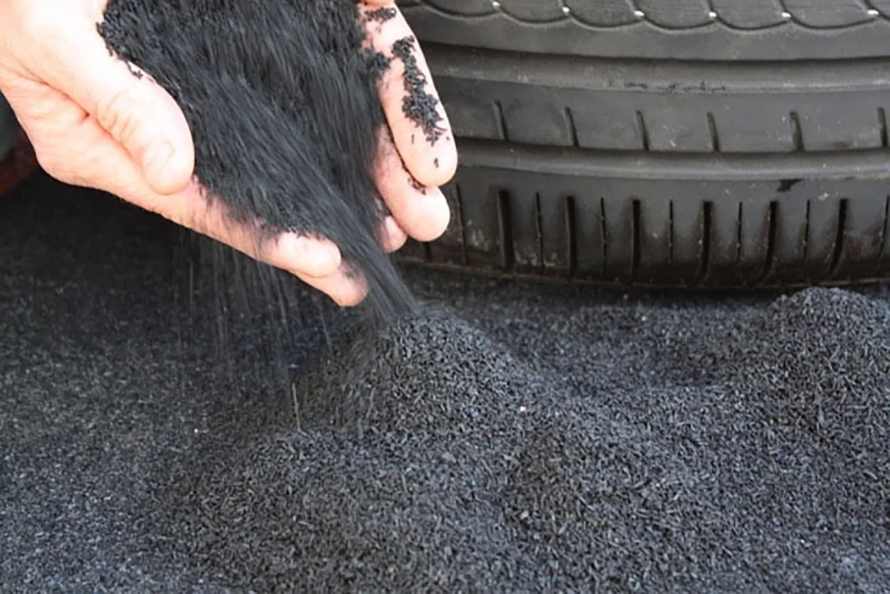 حبيبات مطاط SBR – ربر ملاعب ومكبوسات مطاطية مرنة وامتصاص صدمات عالية لمناطق اللعب والجيمات والملاعب الرياضية - الصورة 2